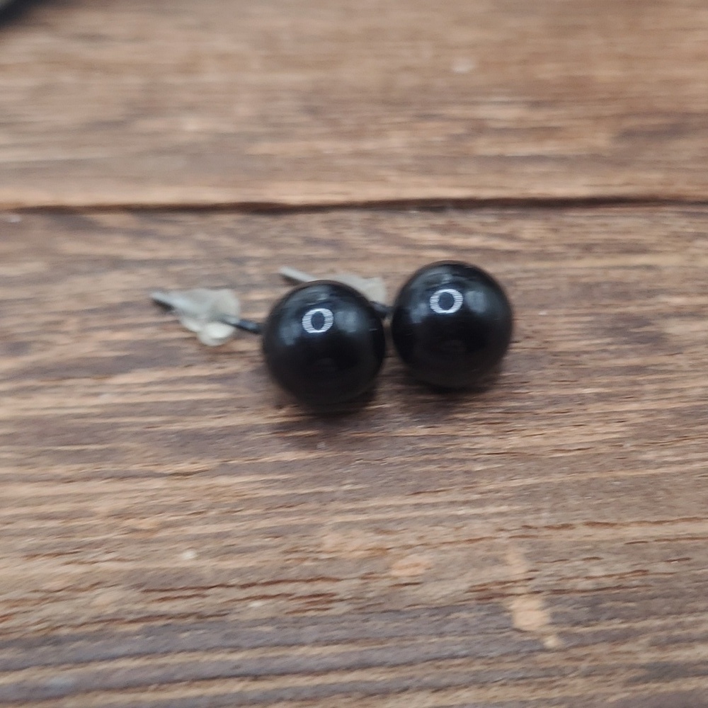 E475 black bulb Gothic earrings‎